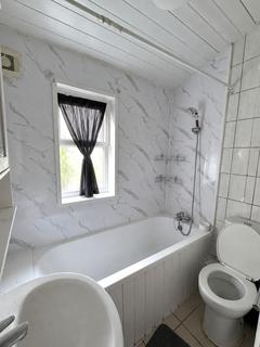 3 bedroom terraced house to rent, Kingston Road, Ilford, IG1