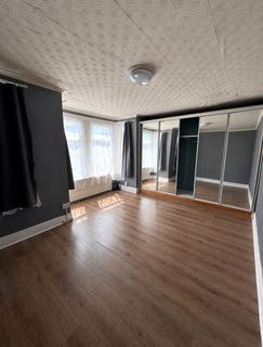 3 bedroom terraced house to rent, Kingston Road, Ilford, IG1