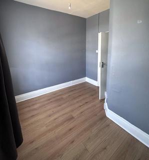 3 bedroom terraced house to rent, Kingston Road, Ilford, IG1