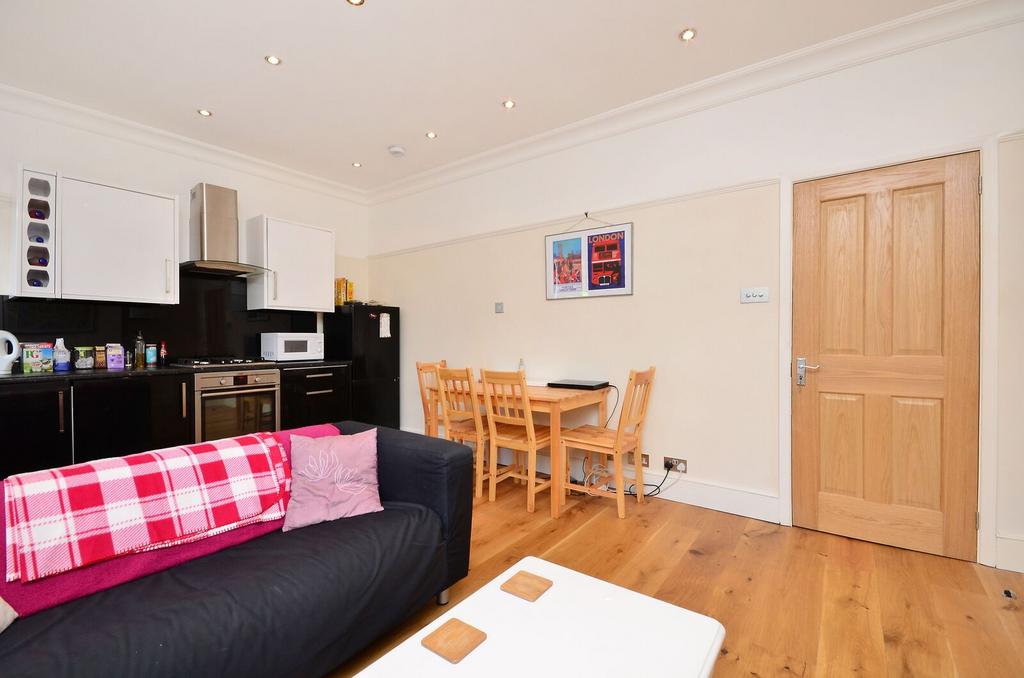 Apartment in London - View 4