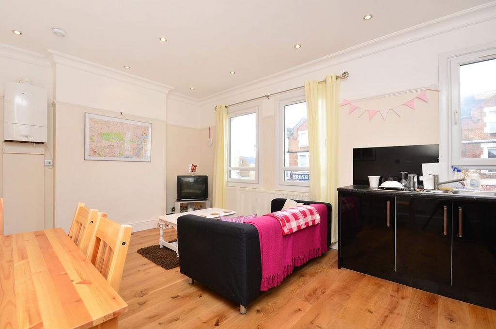 Apartment in London - View 5