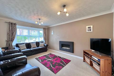 5 bedroom detached house for sale, Pentland Gardens, Hereford, HR4
