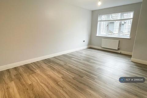 2 bedroom flat to rent, Sycamore Court, Luton, LU2