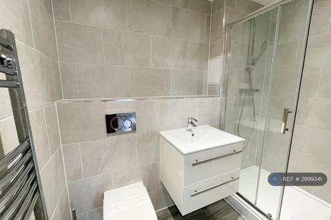 2 bedroom flat to rent, Sycamore Court, Luton, LU2