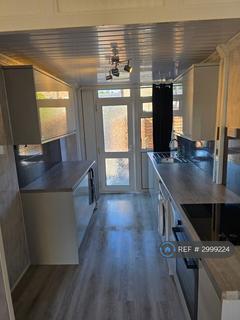 3 bedroom terraced house to rent, Livale Court, Newport, NP20
