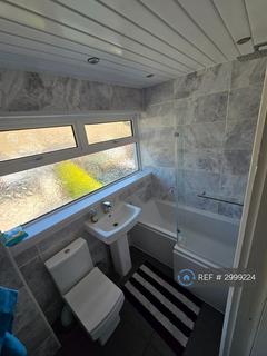 3 bedroom terraced house to rent, Livale Court, Newport, NP20