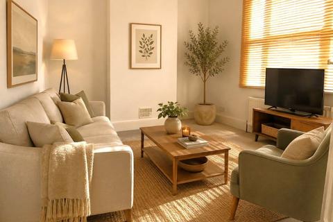 Warwick Road, Twickenham, 5 mins Green, easy walk Station