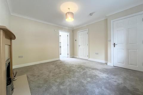 3 bedroom semi-detached house to rent, Galloway Green, Congelton