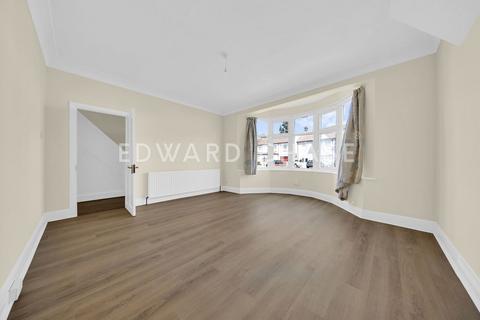 4 bedroom semi-detached house to rent, Beehive Lane, Gants Hill, IG1