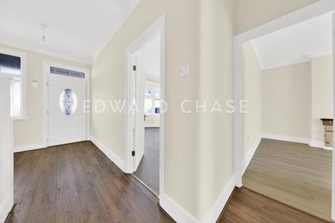 4 bedroom semi-detached house to rent, Beehive Lane, Gants Hill, IG1