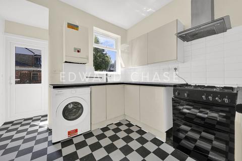 4 bedroom semi-detached house to rent, Beehive Lane, Gants Hill, IG1