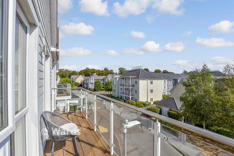 2 bedroom apartment for sale, Amisse Drive, Snodland, Kent
