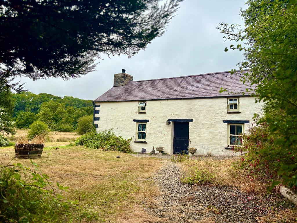 5 bedroom property with land for sale, Unmarked Road, Claberston