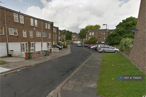 4 bedroom terraced house to rent, St Katherines Road, Erith, DA18
