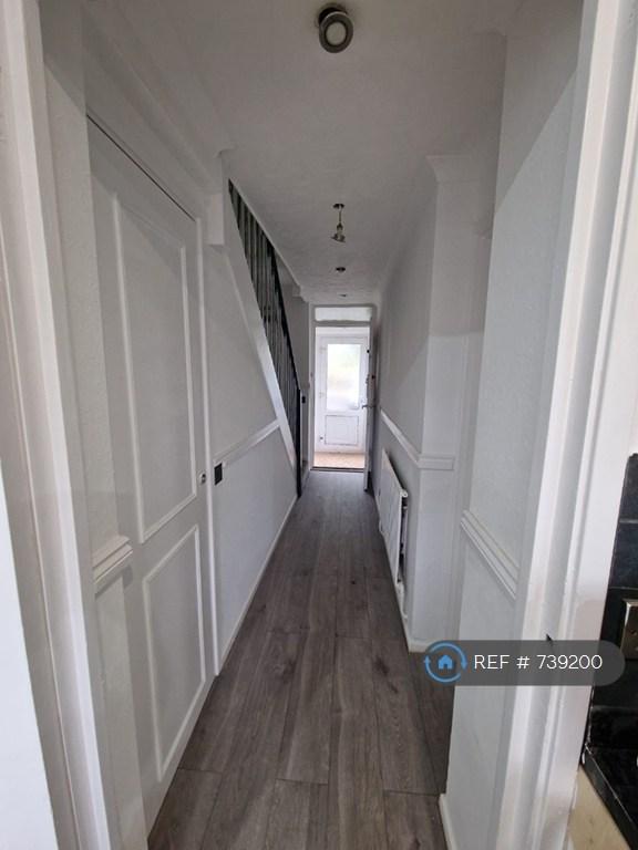 House in London, West Heath - View 2