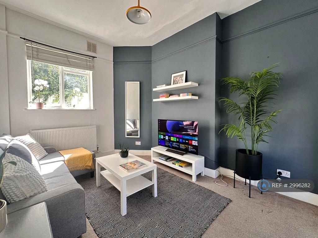 House in London - View 2