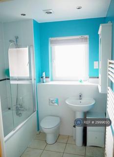 2 bedroom flat to rent, Chelmer Road, Chelmsford, CM2