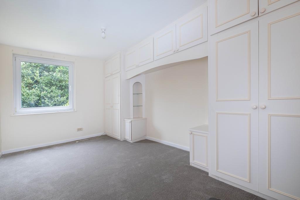 Apartment in Surbiton - View 3
