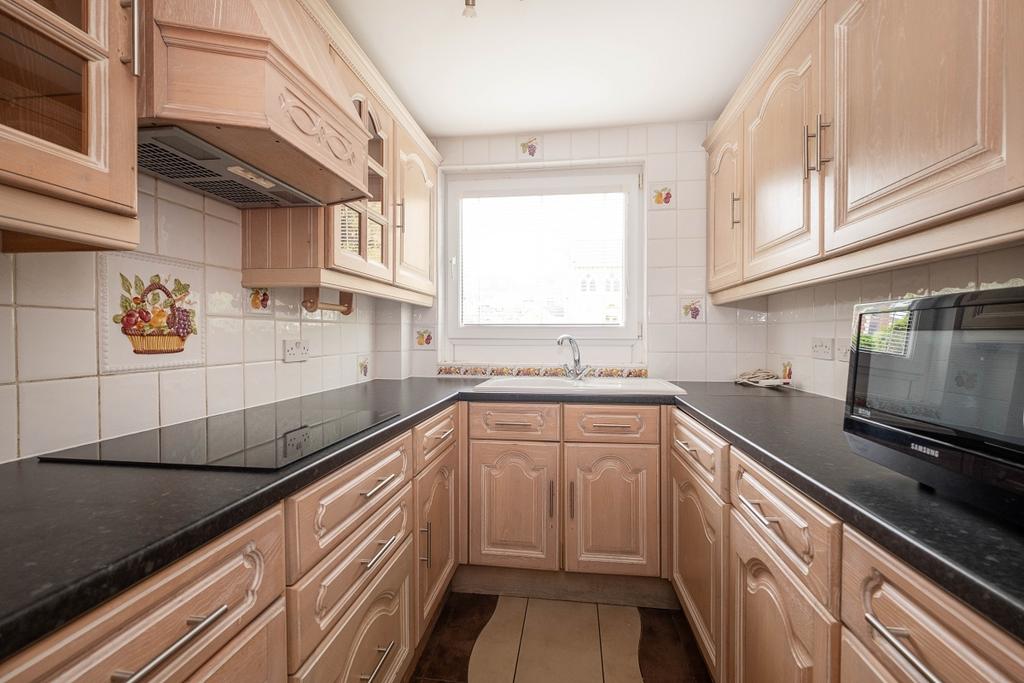 Apartment in Surbiton - View 4