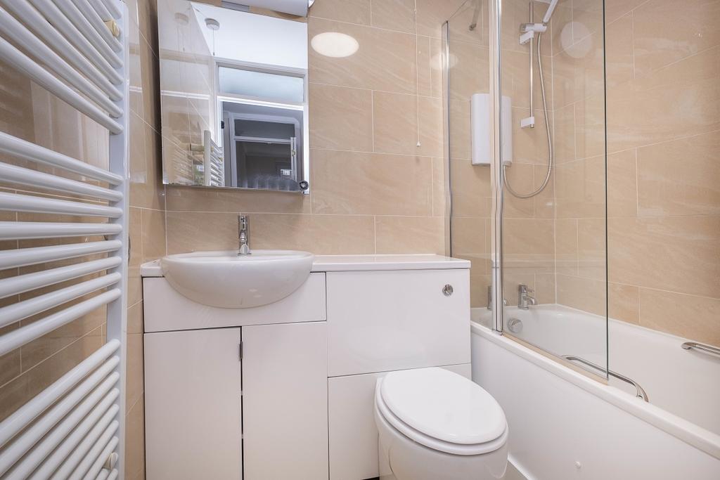 Apartment in Surbiton - More