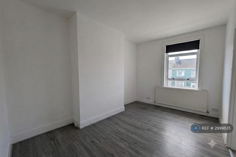 3 bedroom terraced house to rent, Nash Road, Newport, NP19