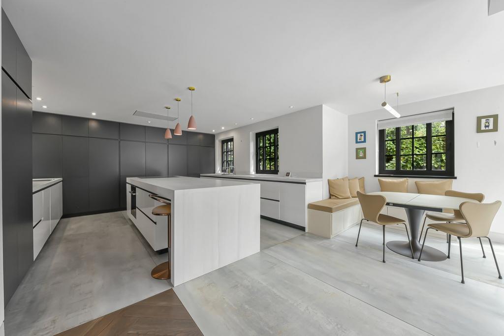 House in London - View 2