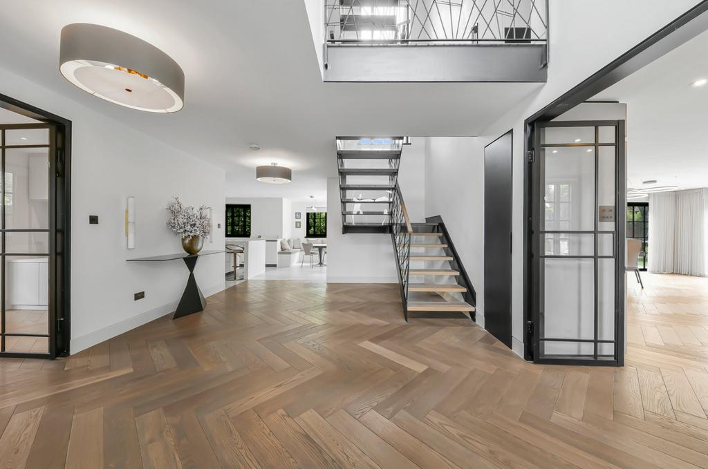 House in London - View 3