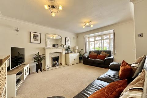 4 bedroom detached house for sale, Teasel Grove, Featherstone