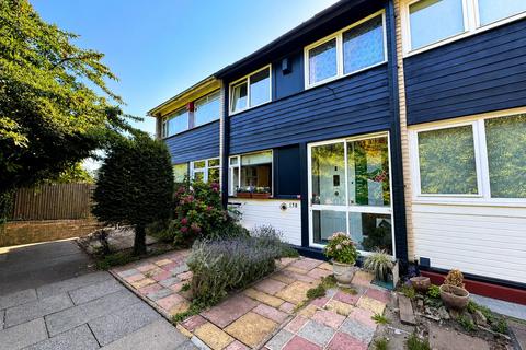 Court Road, London SE9