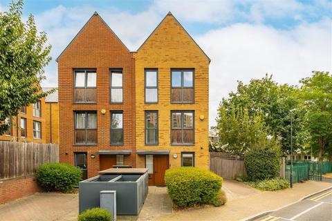 3 bedroom semi-detached house for sale, Tudway Road, London SE3