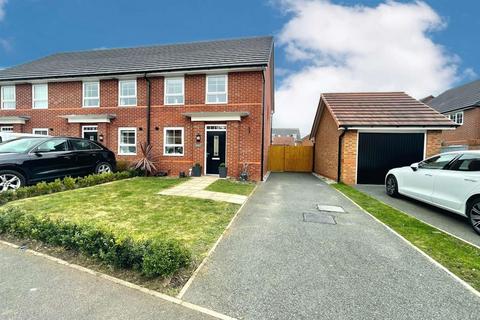3 bedroom end of terrace house to rent, Fuchsia Road, Northwich