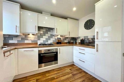 3 bedroom end of terrace house to rent, Fuchsia Road, Northwich