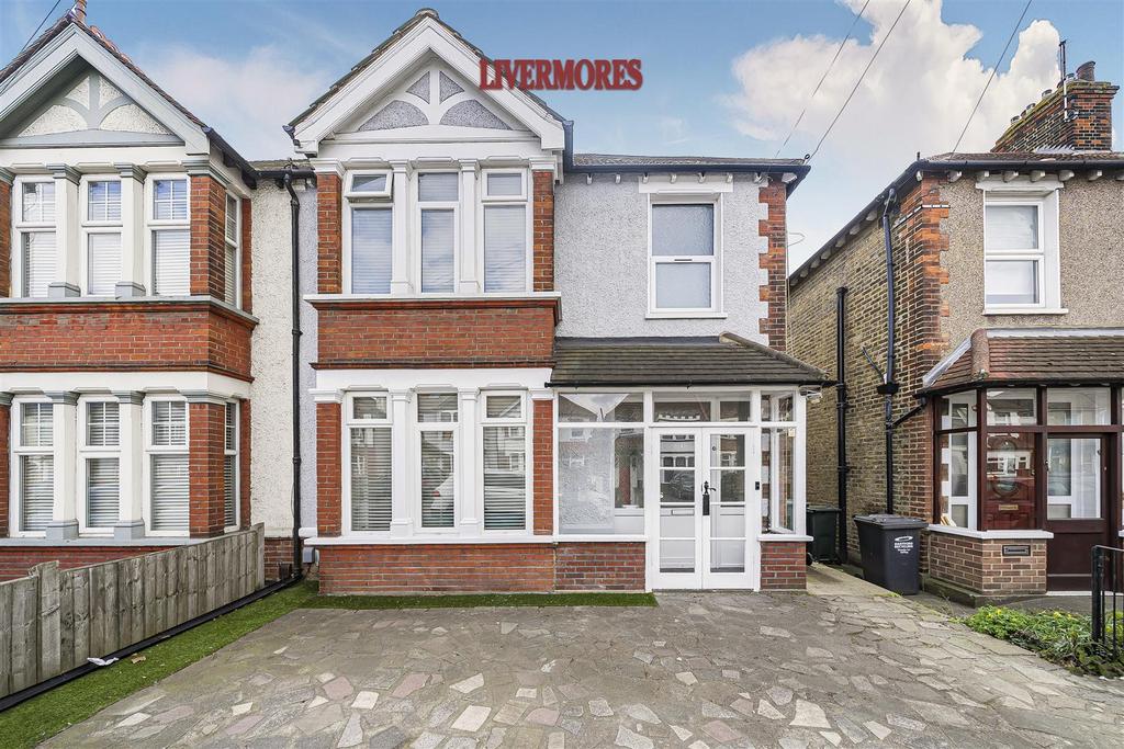 Detached house exterior, driveway