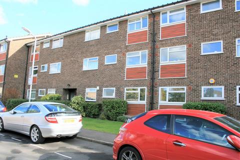 2 bedroom ground floor flat to rent, Manor Road, Narboro Court Manor Road, RM1