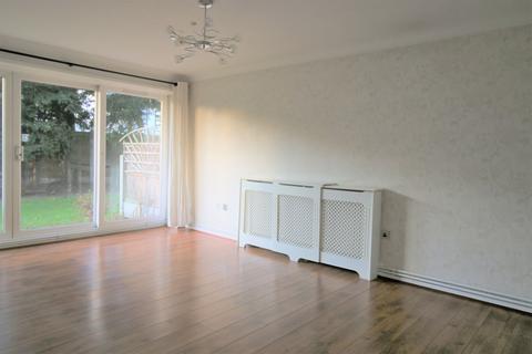 2 bedroom ground floor flat to rent, Manor Road, Narboro Court Manor Road, RM1