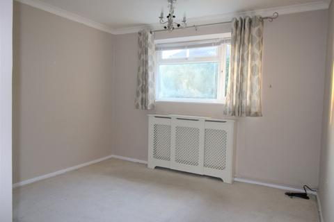 2 bedroom ground floor flat to rent, Manor Road, Narboro Court Manor Road, RM1