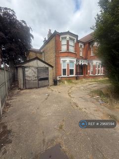 3 bedroom maisonette to rent, Station Lane, Hornchurch, RM12