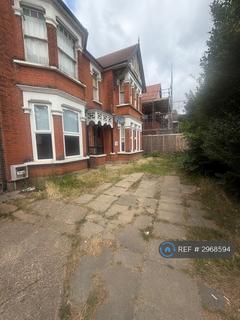 3 bedroom maisonette to rent, Station Lane, Hornchurch, RM12