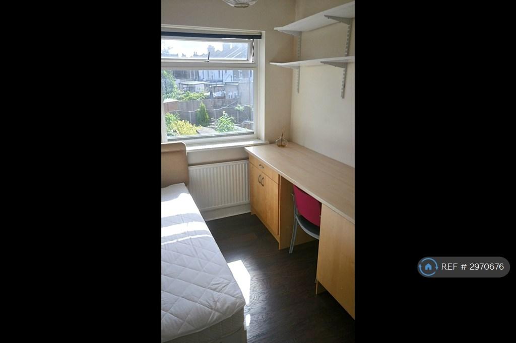 House in London - View 2