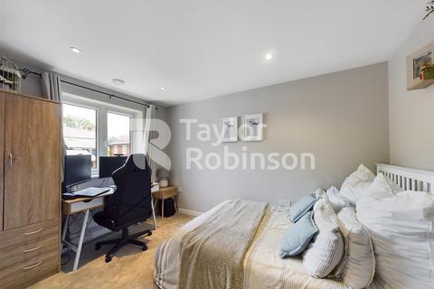 3 bedroom house to rent, Ullswater Road, Crawley. RH10 3ZT