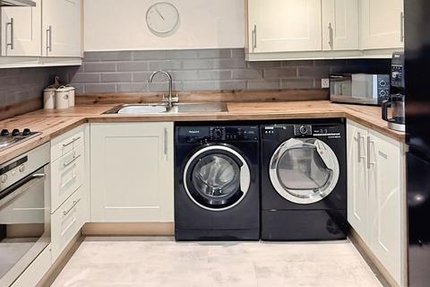 2 bedroom flat for sale, Birkby Close, Hamilton, LE5