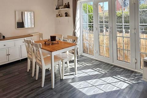 2 bedroom flat for sale, Birkby Close, Hamilton, LE5