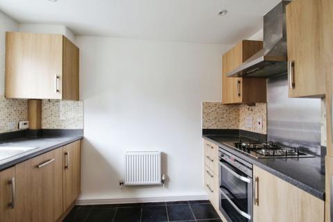 3 bedroom semi-detached house to rent, Wraysbury Drive, West Drayton UB7