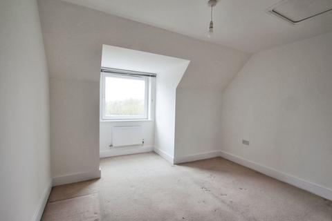 3 bedroom semi-detached house to rent, Wraysbury Drive, West Drayton UB7