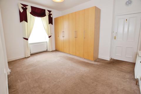 3 bedroom flat to rent, Tay Street, Fountainbridge, Edinburgh, EH11