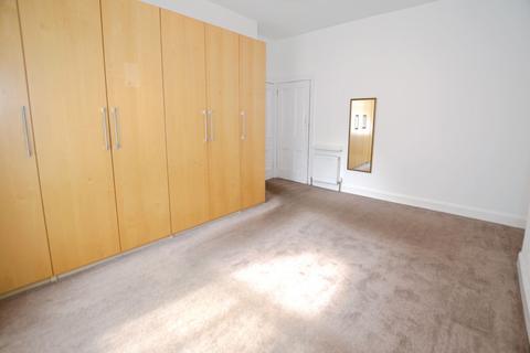 3 bedroom flat to rent, Tay Street, Fountainbridge, Edinburgh, EH11