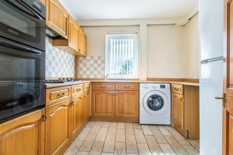 3 bedroom apartment for sale, Sissons Terrace, West Yorkshire LS10