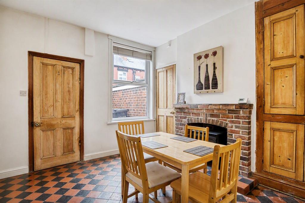 Dining room, fireplace