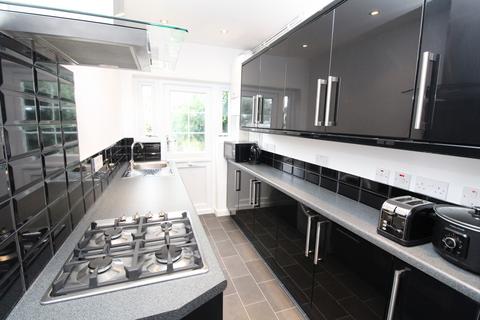 3 bedroom terraced house to rent, Abbey Road, Belvedere DA17