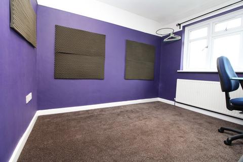 3 bedroom terraced house to rent, Abbey Road, Belvedere DA17